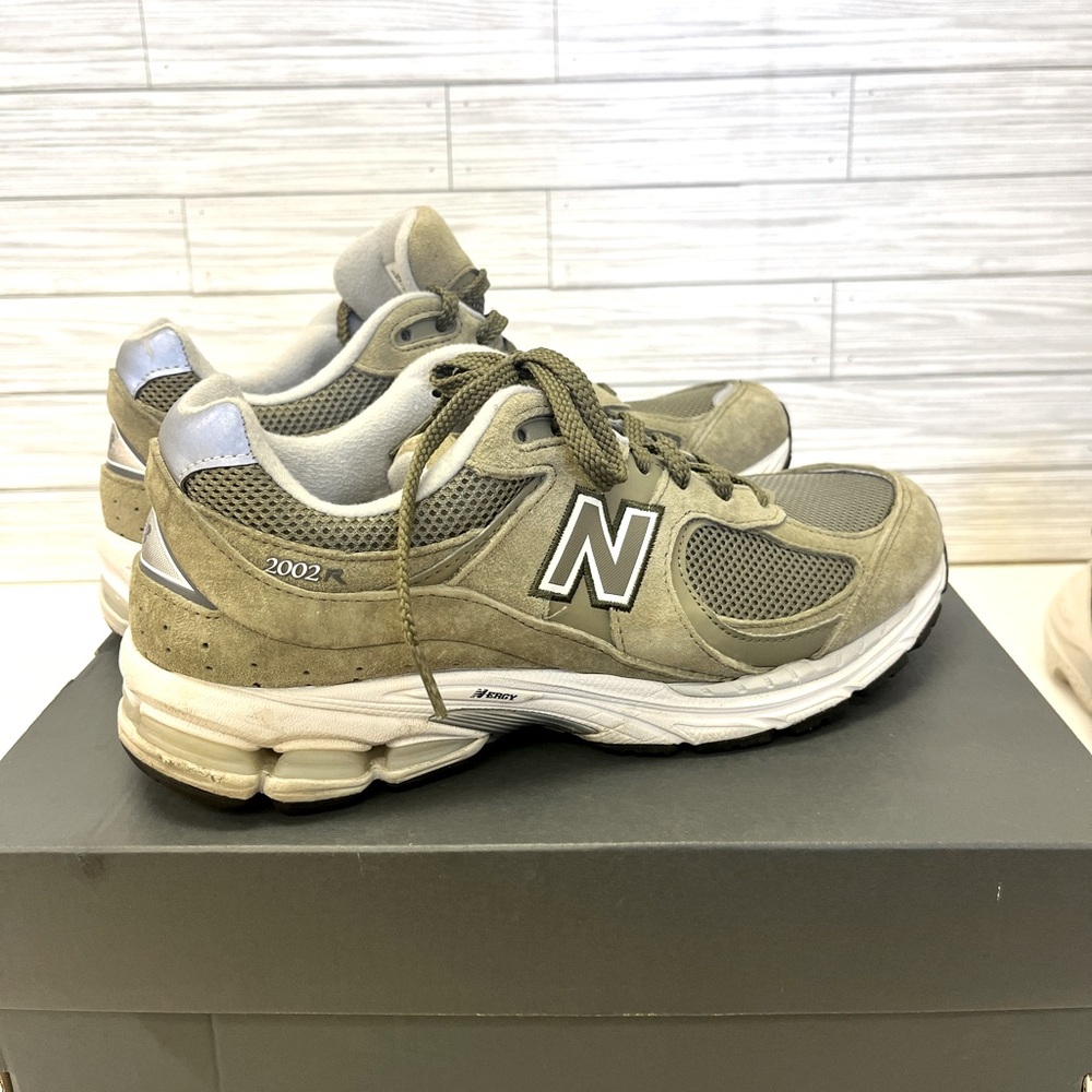 Men’s size 10.5 New Balance 2002